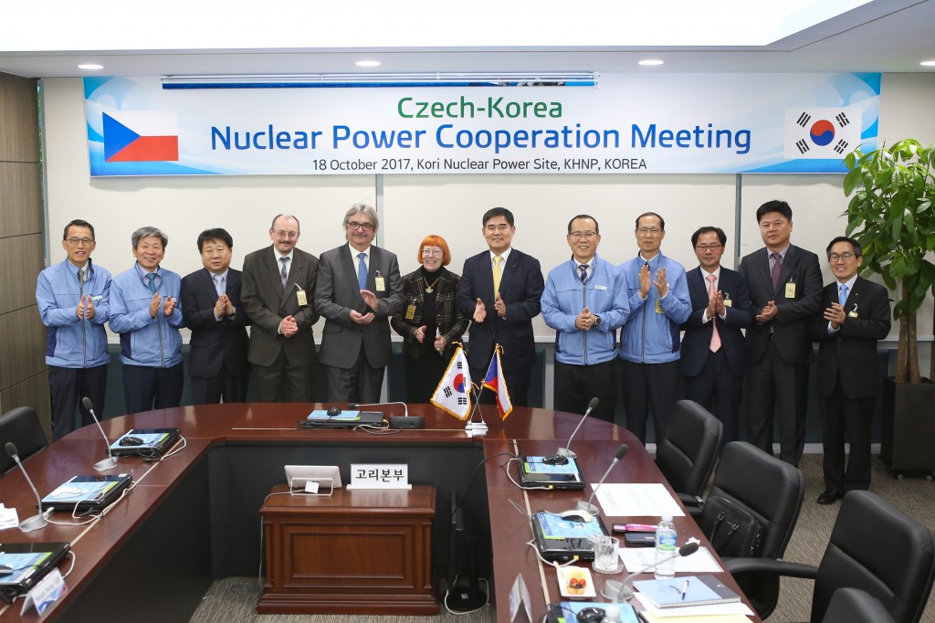 사진1.18일 체코 원자력안전위원회 페트르 크르스 부위원장(왼쪽에서 다섯번째)이 한국수력원자력 고리,새울본부에 방문했다