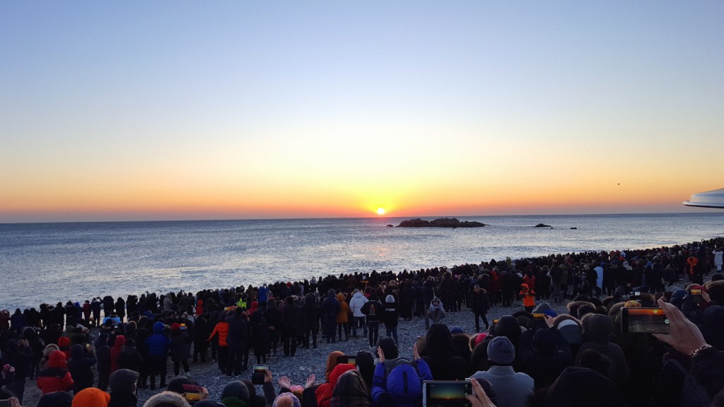 2. 경주 동해안 해맞이 인파 인산인해(문무대왕암) (2)