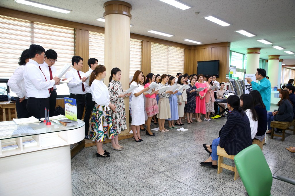 1. 찾아가는 공연, 경주시청 민원실 로비 콘서트 열려 (2)