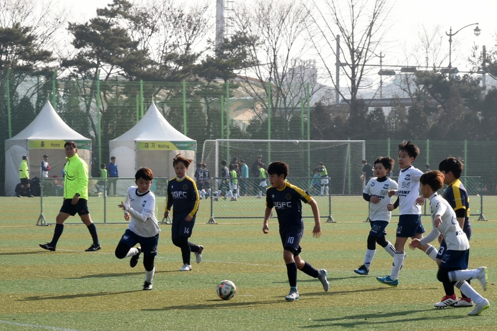 1. 경주컵 2019 동계클럽 유소년 축구대회 경기모습 (2)