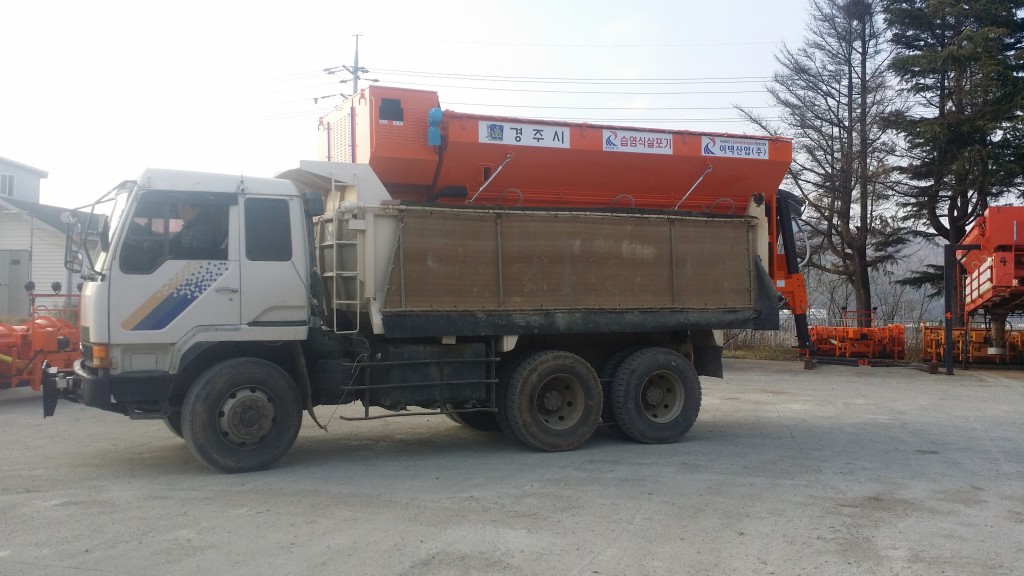 3 철저한 강설 대비책 마련으로 기업지원 행정 실천(제설차량)