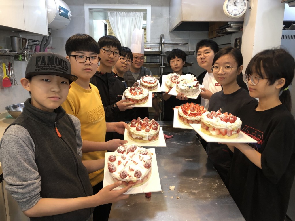 7. 이재원 과자공방 딸기생크림 케이크 만들기 체험(3월)