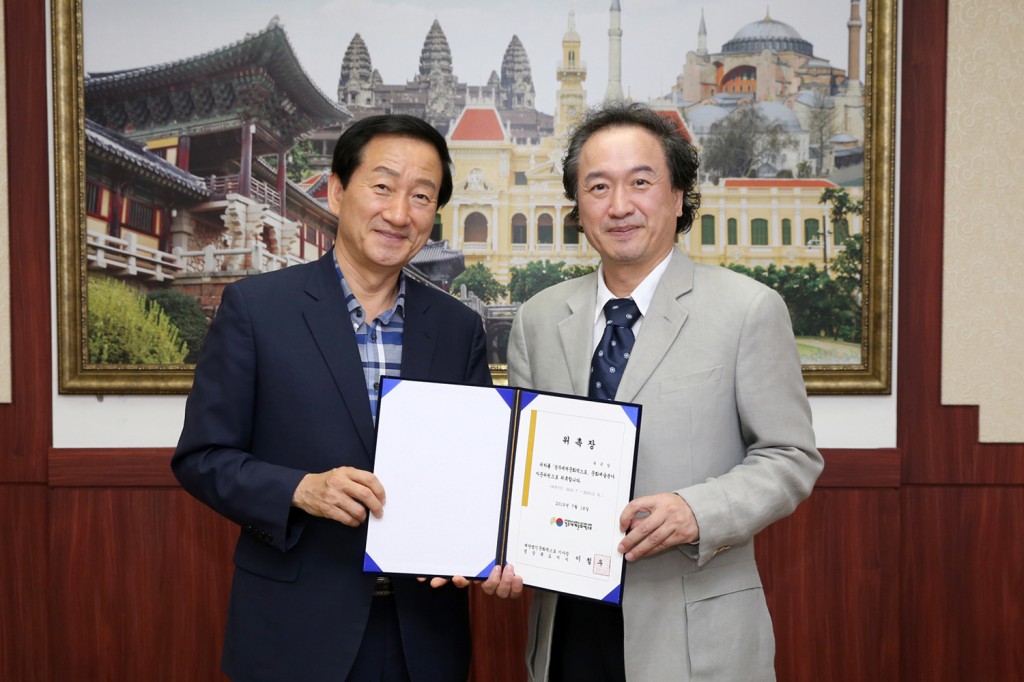 경주세계문화엑스포 자문위원으로 위촉된 유근상(우) 작가