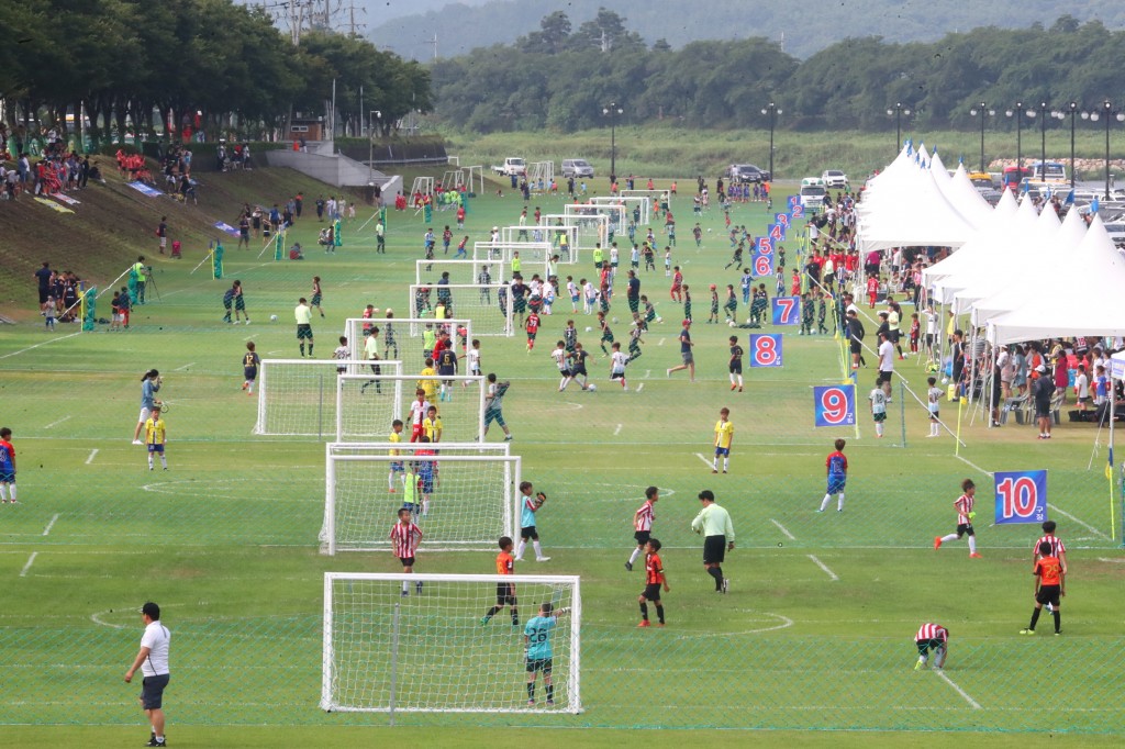 1. 미래의 국가대표는 누구 화랑대기 전국 유소년 축구대회 개최 (지난해 화랑대기 경기 모습 )(3)