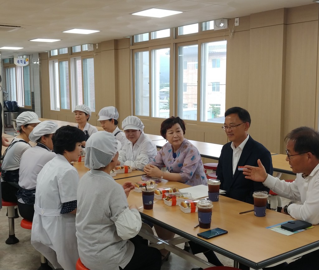 20190816_경주교육지원청_평생교육건강과_개학 대비 식중독 예방 학교급식 특별 점검보도자료사진 (1)