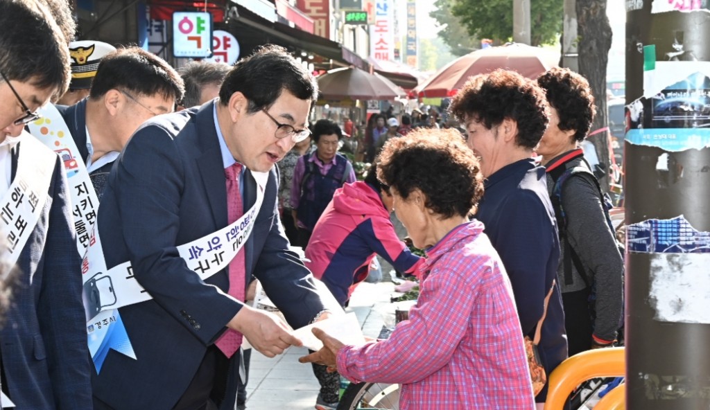 6. 경주시 교통사고줄이기 거리 캠페인 실시  (1)