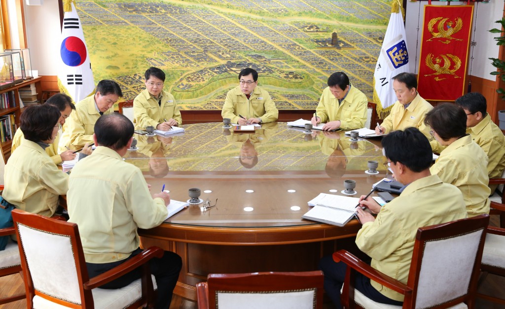 경주시장, 코로나19 방역대책 점검 및 대응 총력 지시 (2)