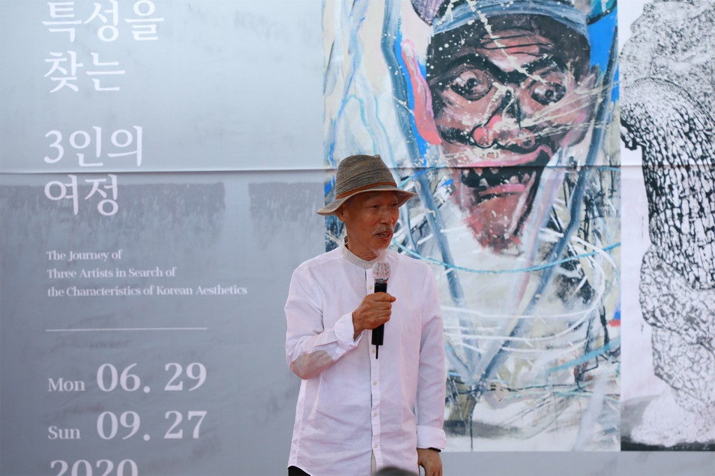박대성 작가가 29일 열린 솔거미술관 특별기획전 개막식 행사에서 참석한 내빈들에게 인사말을 하고 있다.
