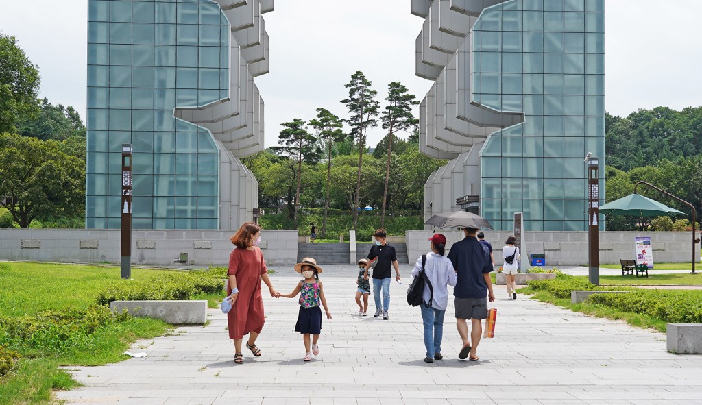 지난 주말인 1~2일 경주엑스포공원에 5천명에 이르는 관광객이 방문했다.