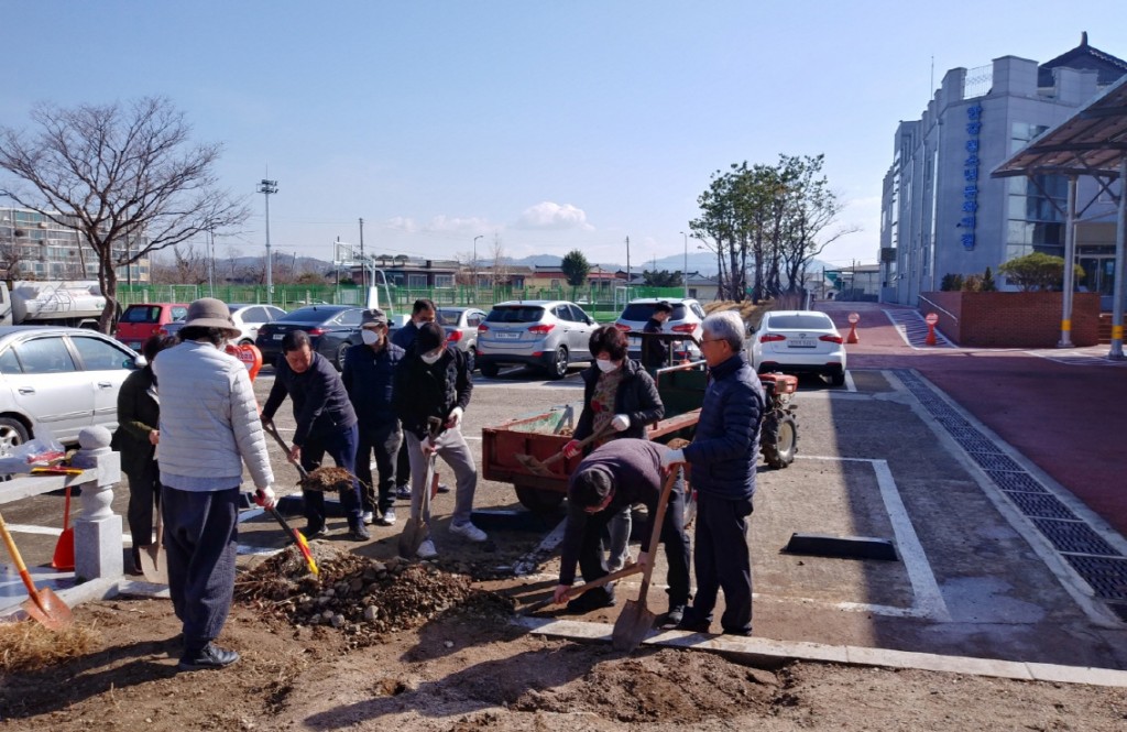 3. 안강 청소년 문화의집·북경주교육발전위원회, 봄 맞이 환경정비 실시해