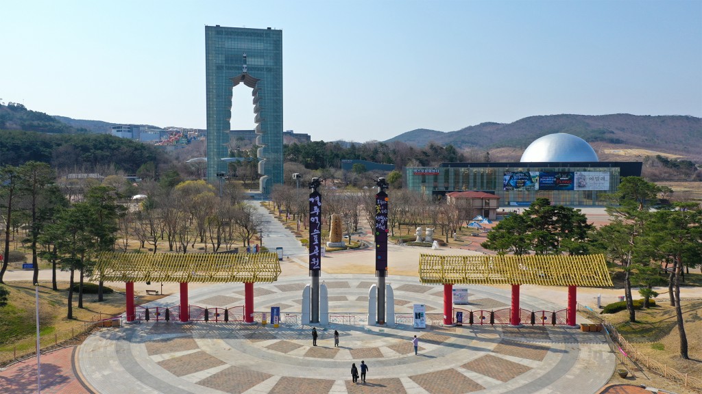 경주엑스포대공원 홍보조형물이 세워질 정문 광장의 전경