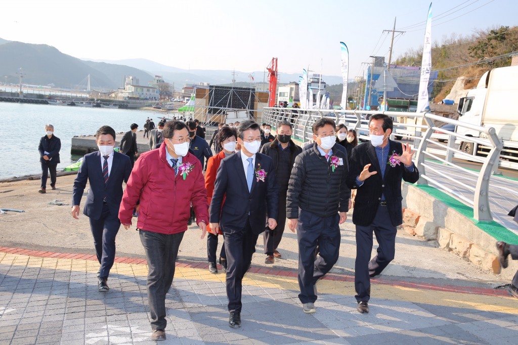 1-2. 경주시, 수렴항 어촌뉴딜 300사업 경북 1호 준공 (2)