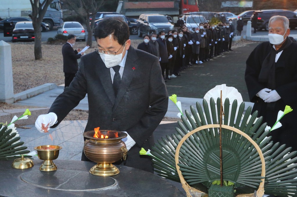 2. 주낙영 경주시장, 충혼탑 참배로 새해 업무 시작 (1)