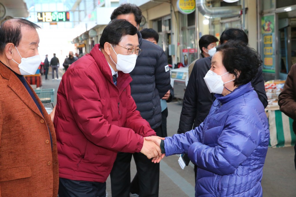 2. 경주시, 지역 소상공인 대상 금융․시설개선 지원 다양 - 주낙영 경주시장, 안강 전통시장 찾아 코로나19 경영어려움 격려