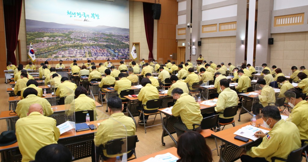 1. 주낙영 경주시장, 매월 간부회의 청렴문화 전파... 청렴도 1등급 달성 ‘잰걸음’ (2)