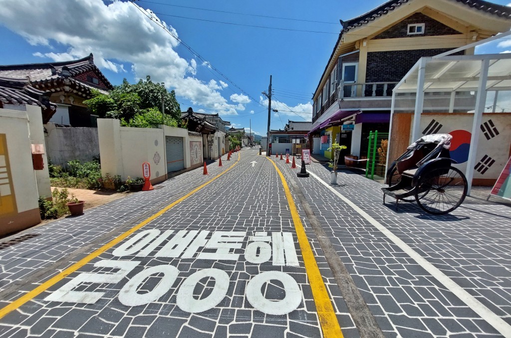 1-2. 보행자·운전자 둘 다 불편했던 황리단길 골목안...일방통행 지정으로 교통혼잡·사고위험 모두 해소