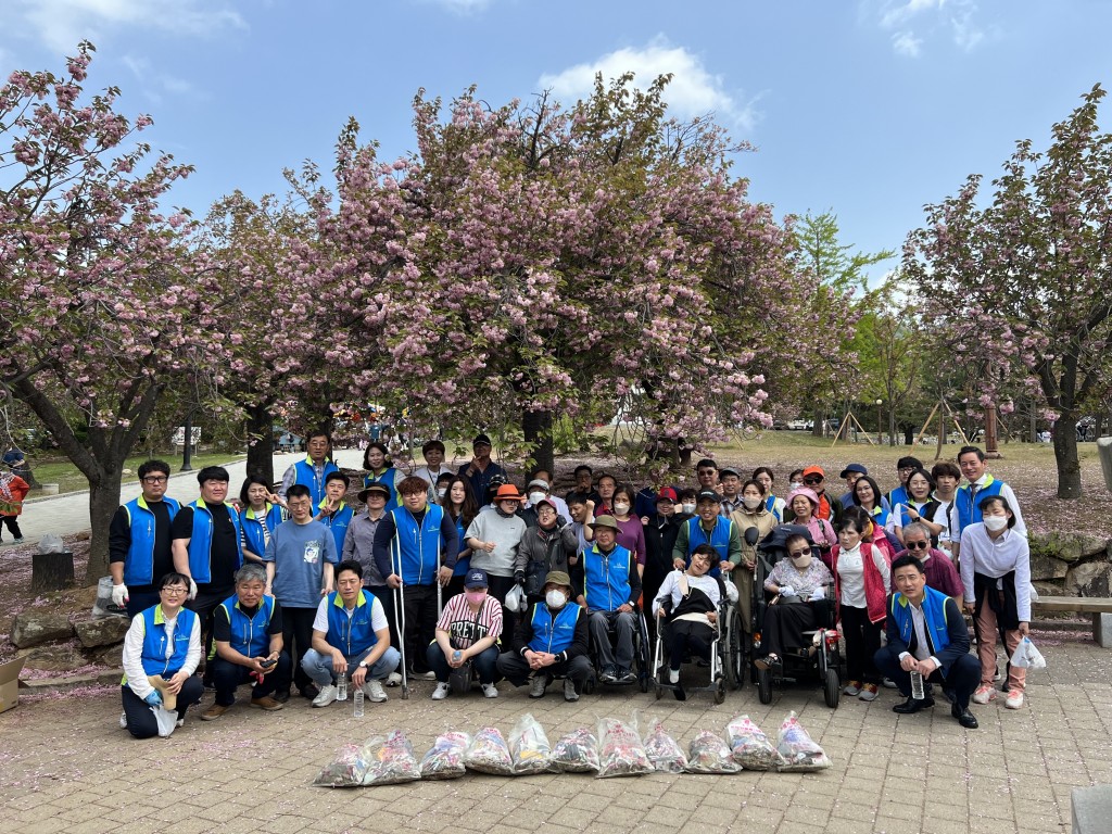 경북장애인자립생활센터-제43회 장애인의 날 맞이  환경정화활동 성료 보도자료 사진 (1)