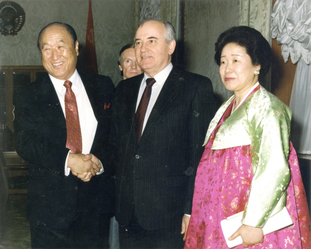 문선명 한학자 총재와 미하일 고르바초프 미하일 고르바초프 전 소련 대통령 평화회담(1990년)