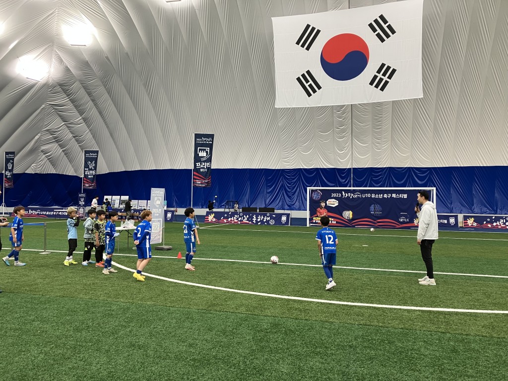 1-2. 경주 스마트 에어돔, 무더위 속 시원한 축구장으로‘히트’